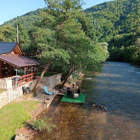Cottage Auto Camp Vinac ヤイツェ エクステリア 写真
