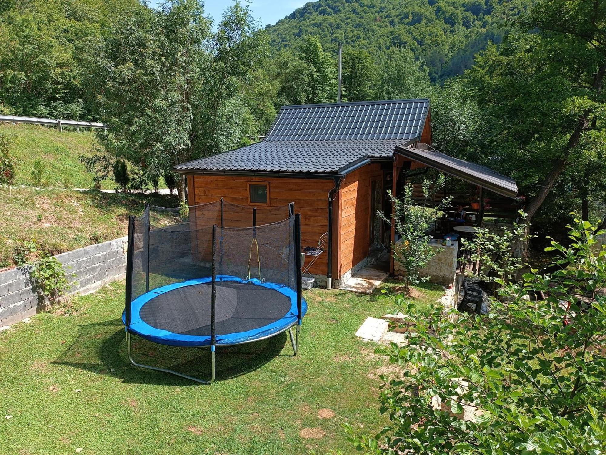 Cottage Auto Camp Vinac ヤイツェ エクステリア 写真